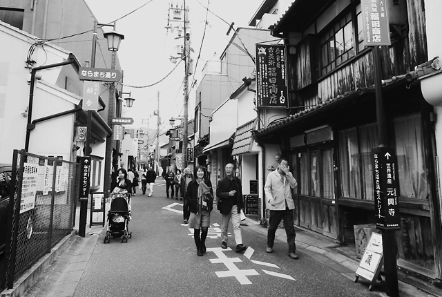 奈良の西寺林商店街にあるデザイン事務所